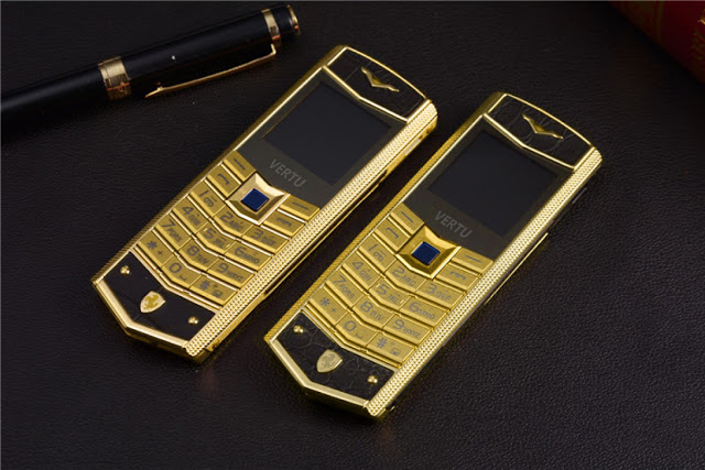  Mặt trước vertu ferrari v5