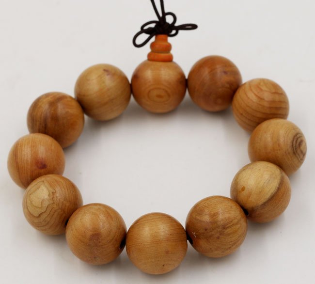 Hạt chuỗi đeo tay gỗ thủy tùng vàng 20 ly (Ảnh 2)