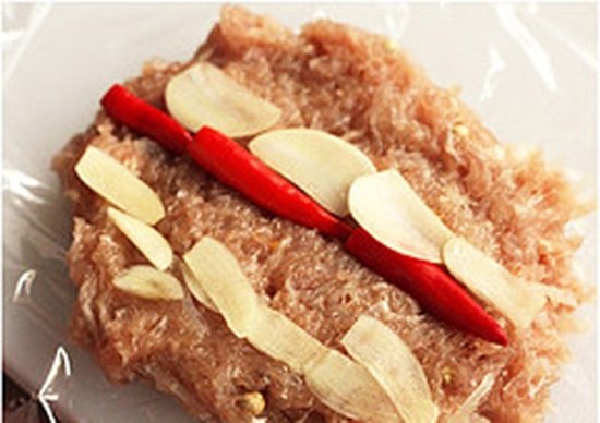 Cách làm nem chua Huế nhẹ nhàng như chính con người Huế 3